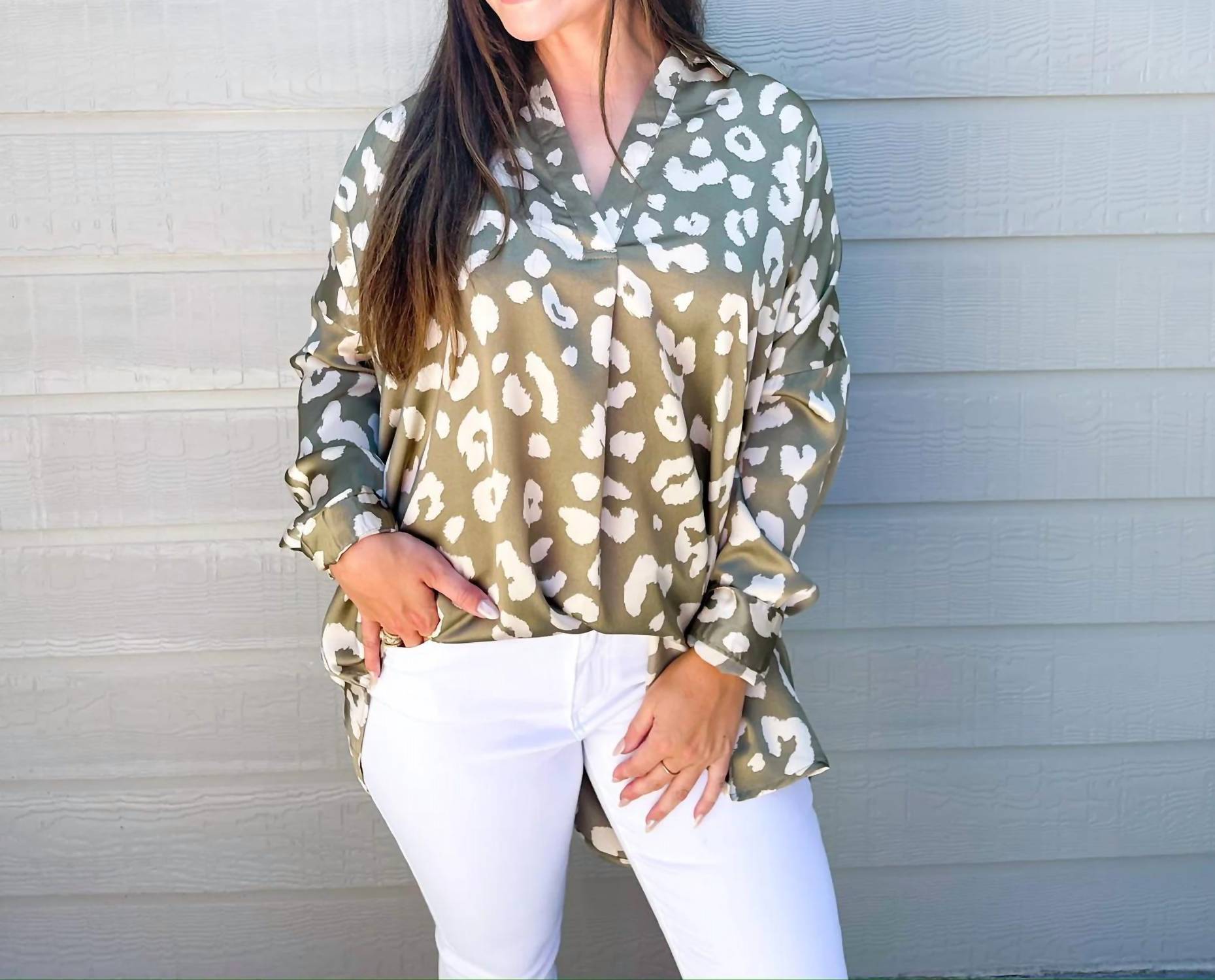 Ee:Some - Spotted V-neck Blouse