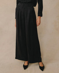 Bella Dahl Pull On Inverted Pleat Wide Leg in black - women's pants - detail view