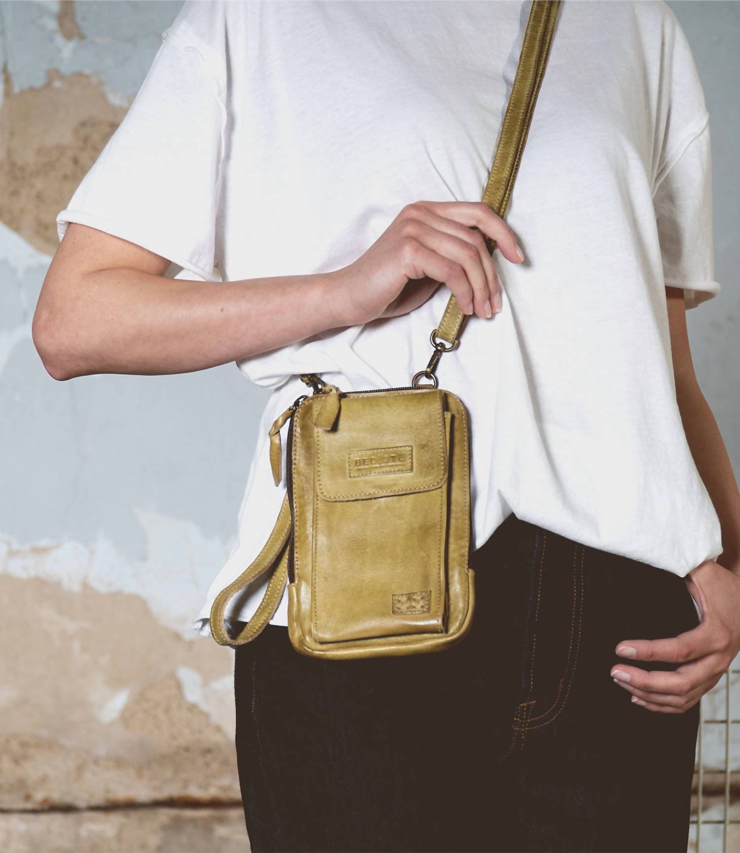 Bedstu - Women's Alelike Crossbody Bag