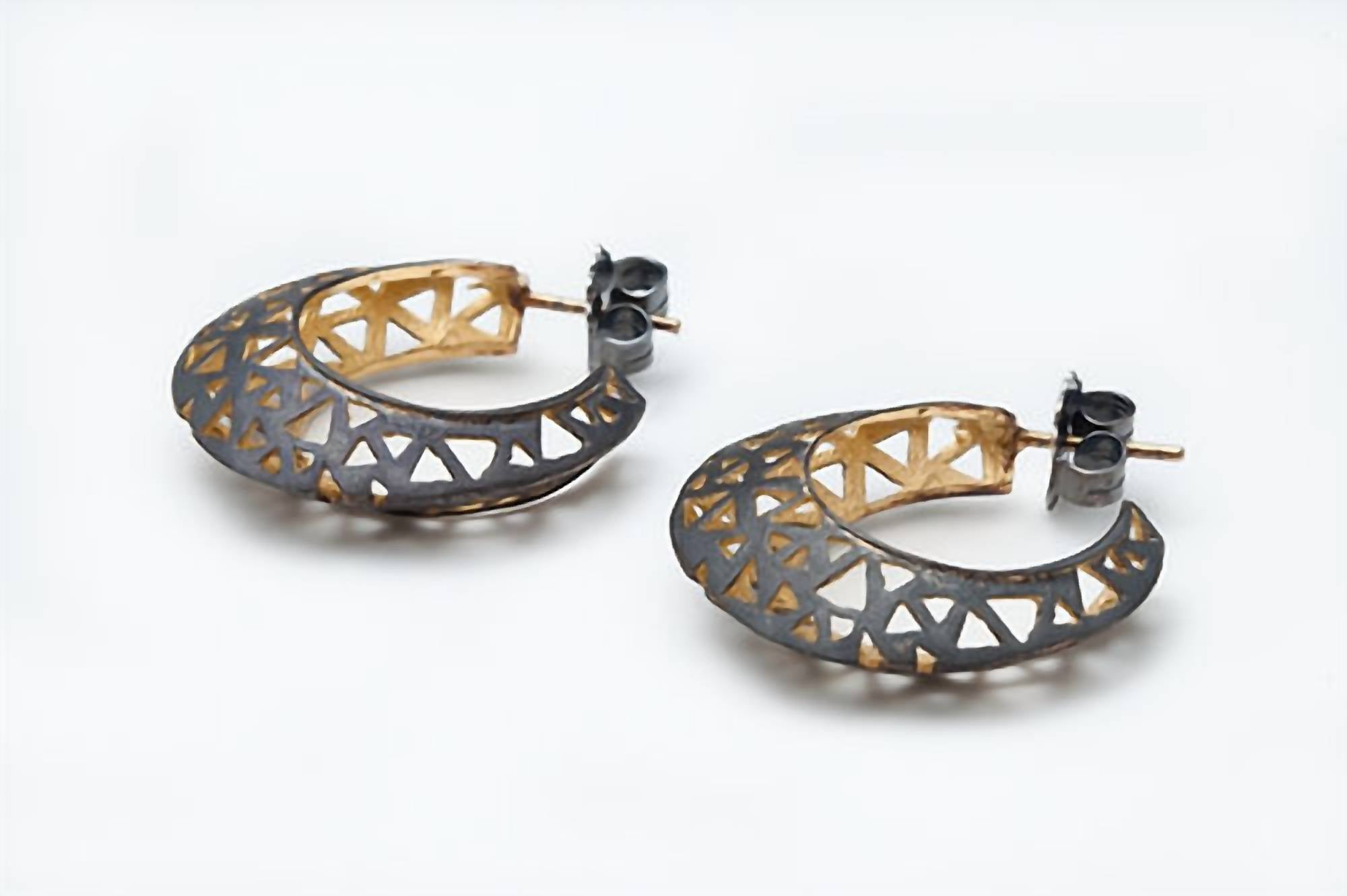 Avenue Chic - Women's Glimpse Earrings