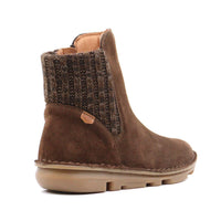 SILKEN BOOT