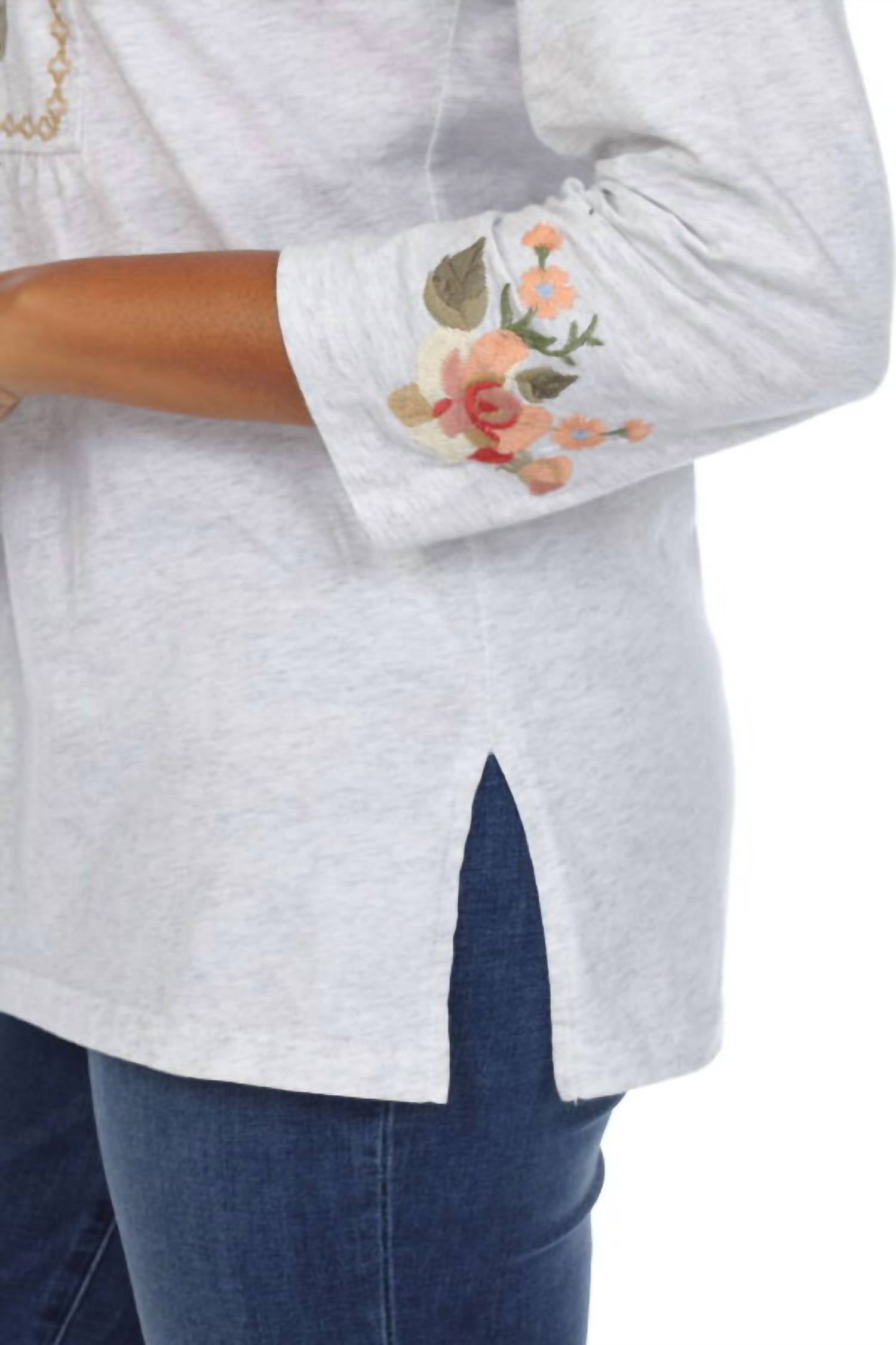 Paparazzi - Knit Embroidered Pull-Over Shirt