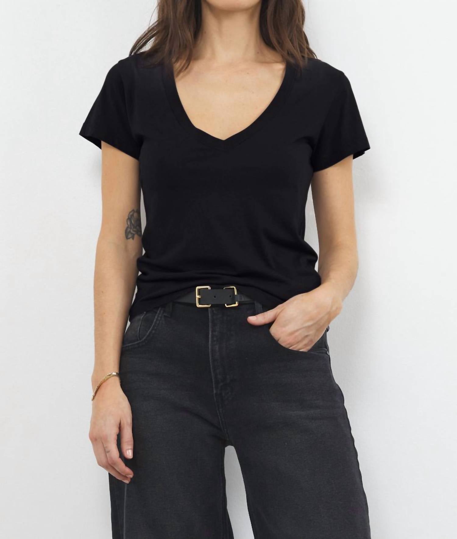 Lamade - ARLO VNECK SHORT SLEEVE TEE