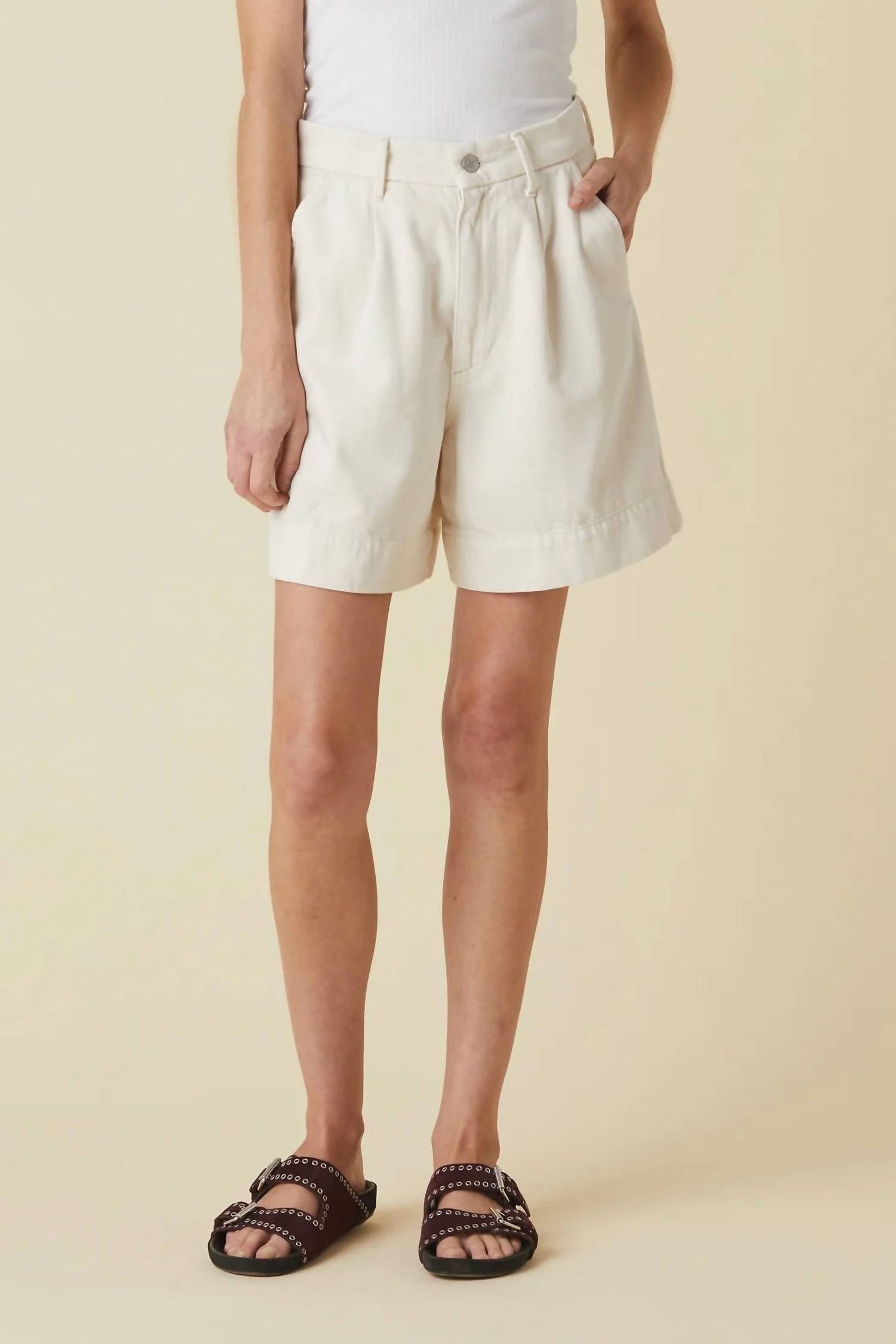 Le Jean - Women's Pleated Trouser Short