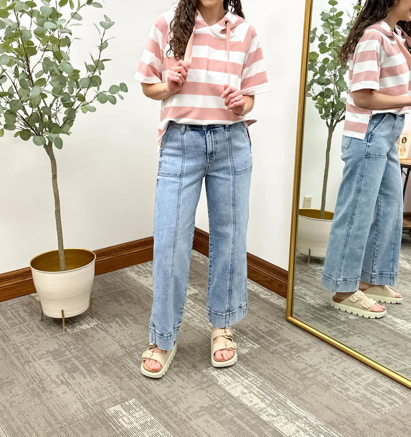 Doe And Rae - Striped Short Sleeve Hooded Pullover Top