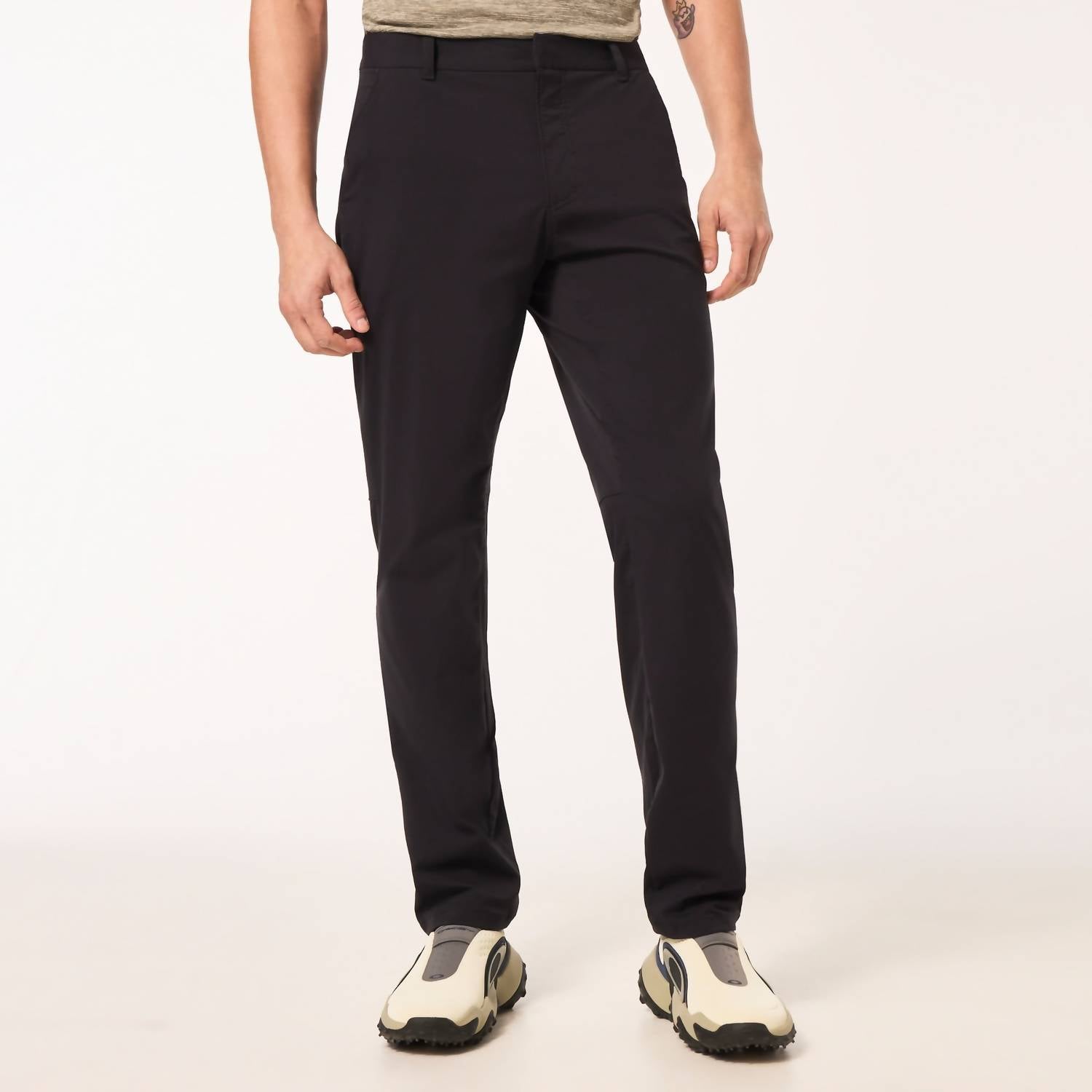 Oakley Perf Terrain Pant in blackout - men's pants - detail view