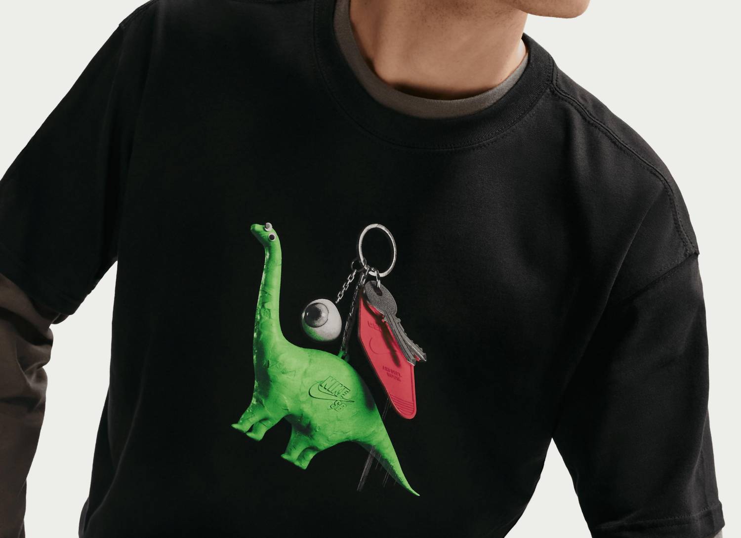 NIKE Dino Keychain T-shirt in black - men's t-shirt - alternate view