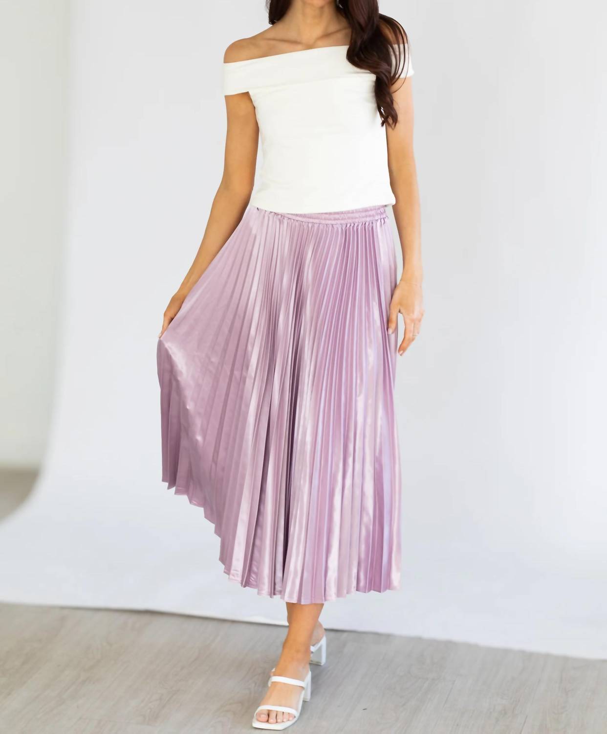 2.7 August Apparel - Endless Rose Sunburst Pleated Skirt