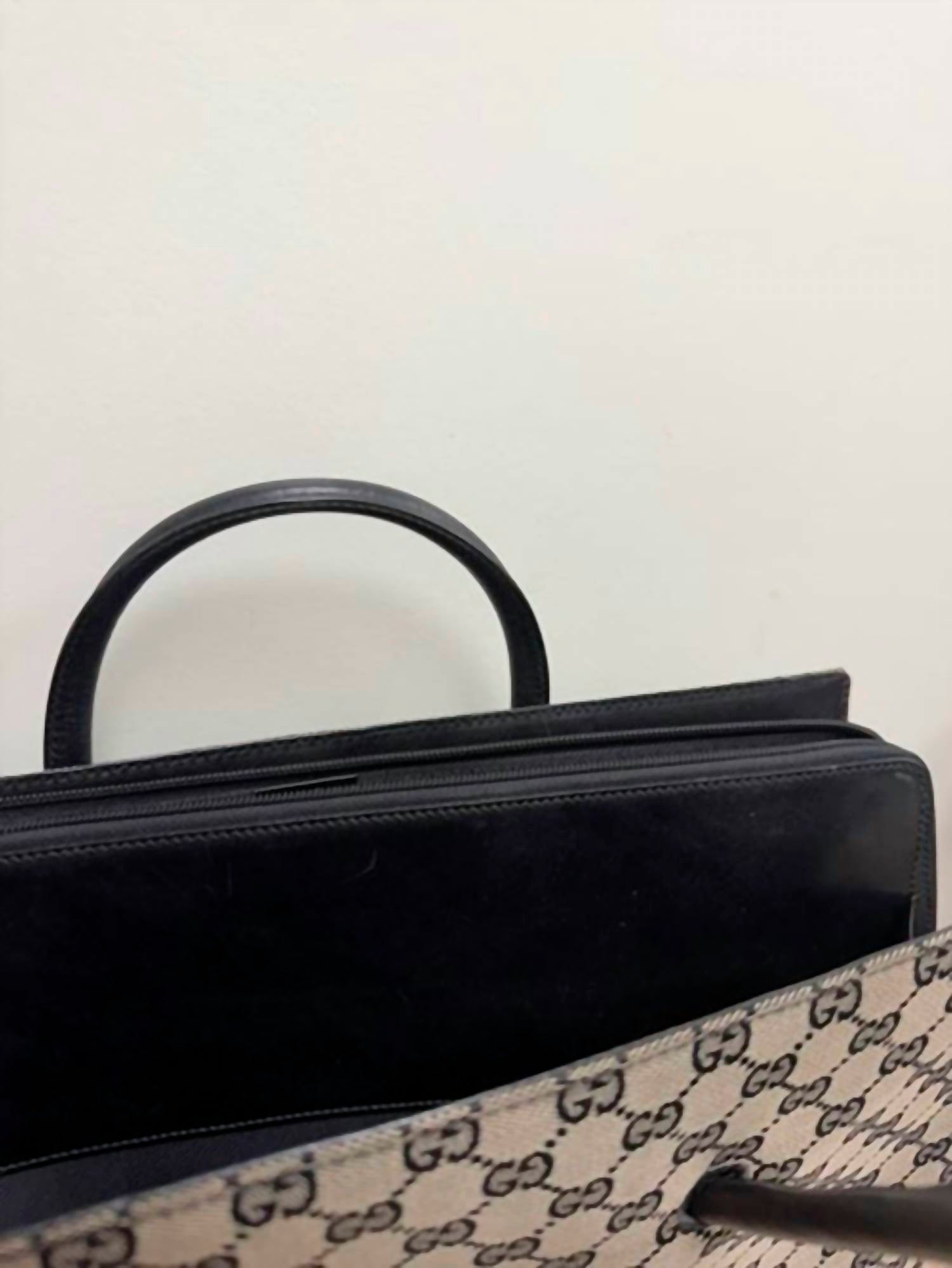Gucci - Pre-Loved Top Handle Business Bag