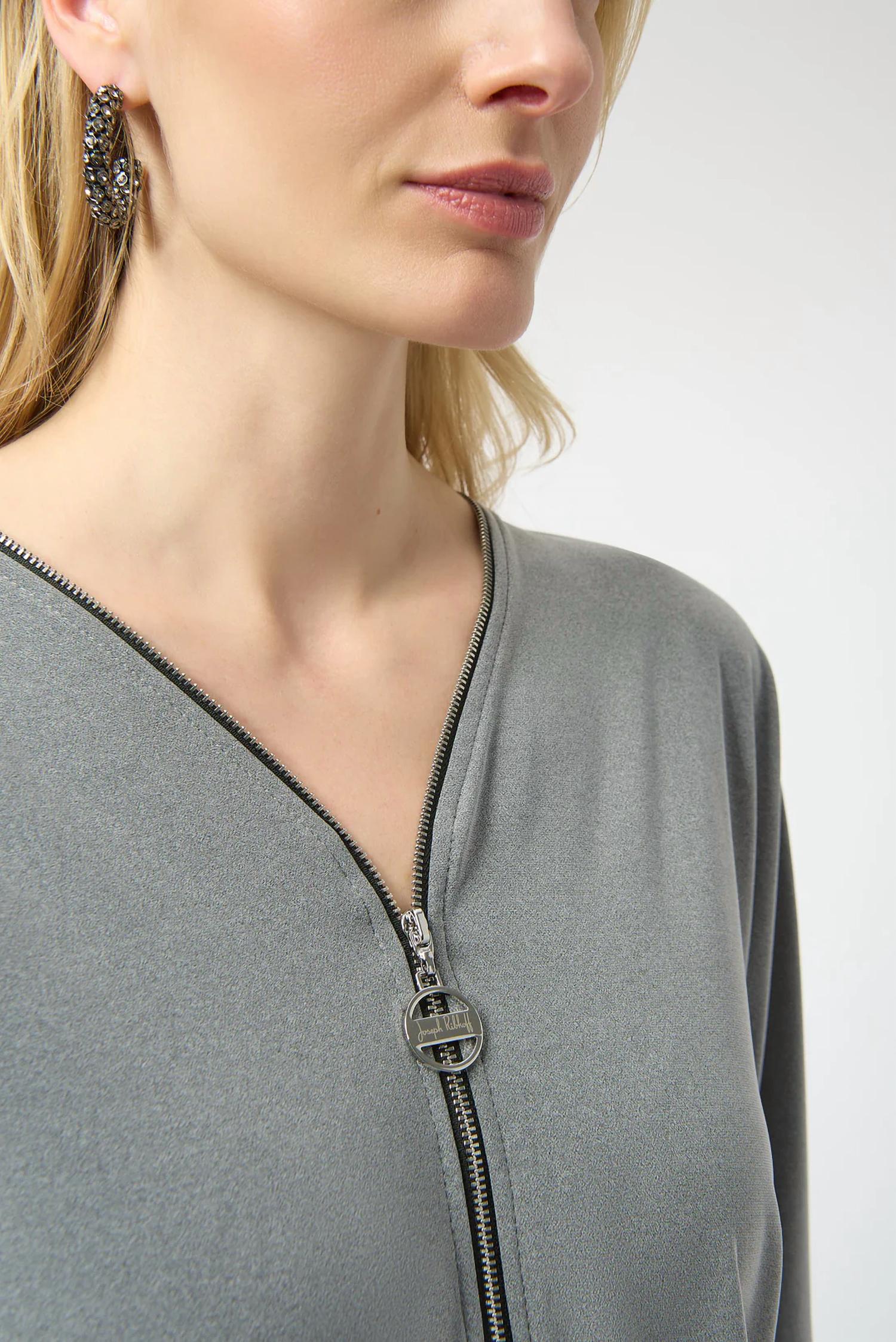 Joseph Ribkoff - Zipped V-neck Long Sleeve Boxy Top