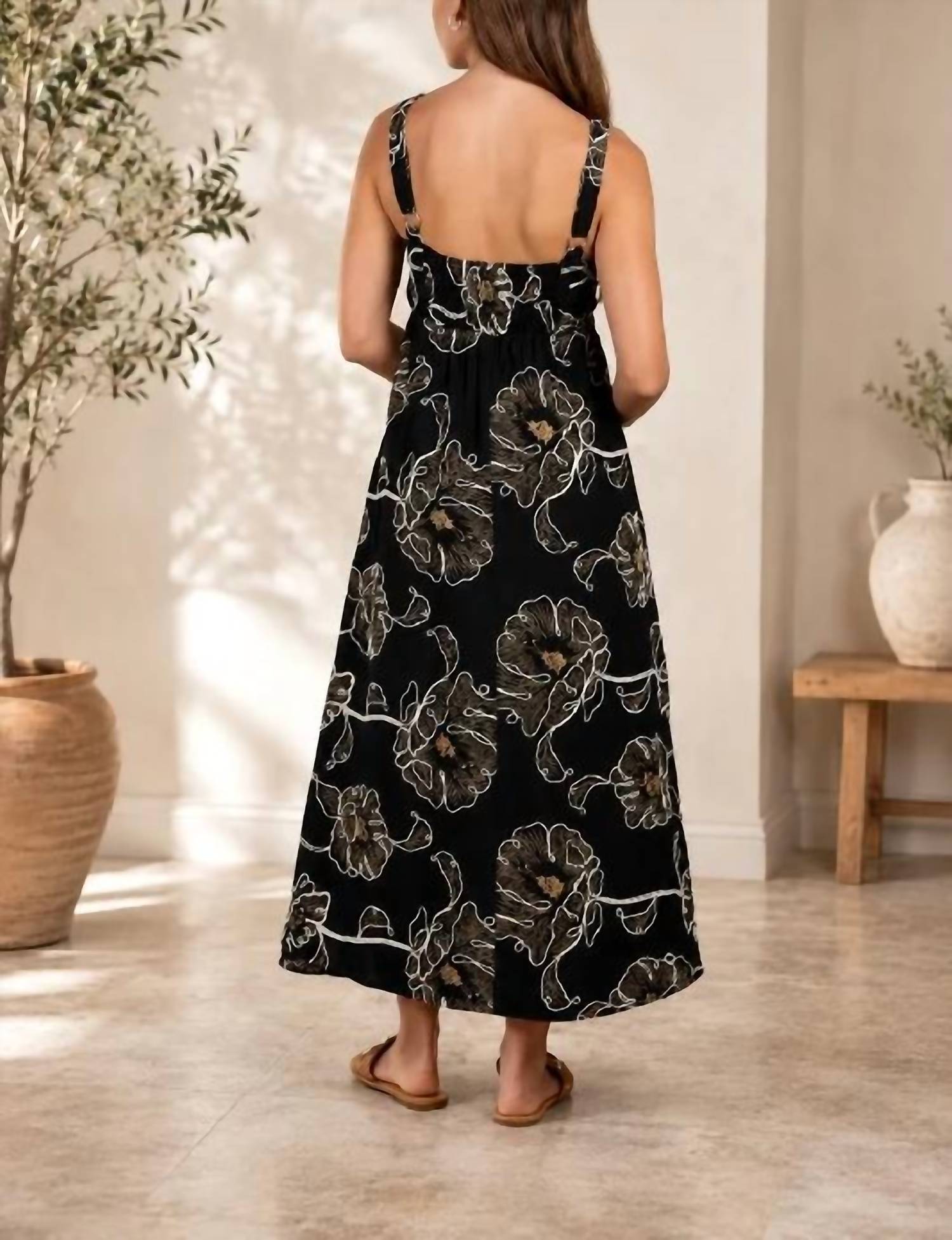 Blu Pepper - Floral Embroidered Spaghetti Strap Midi Dress