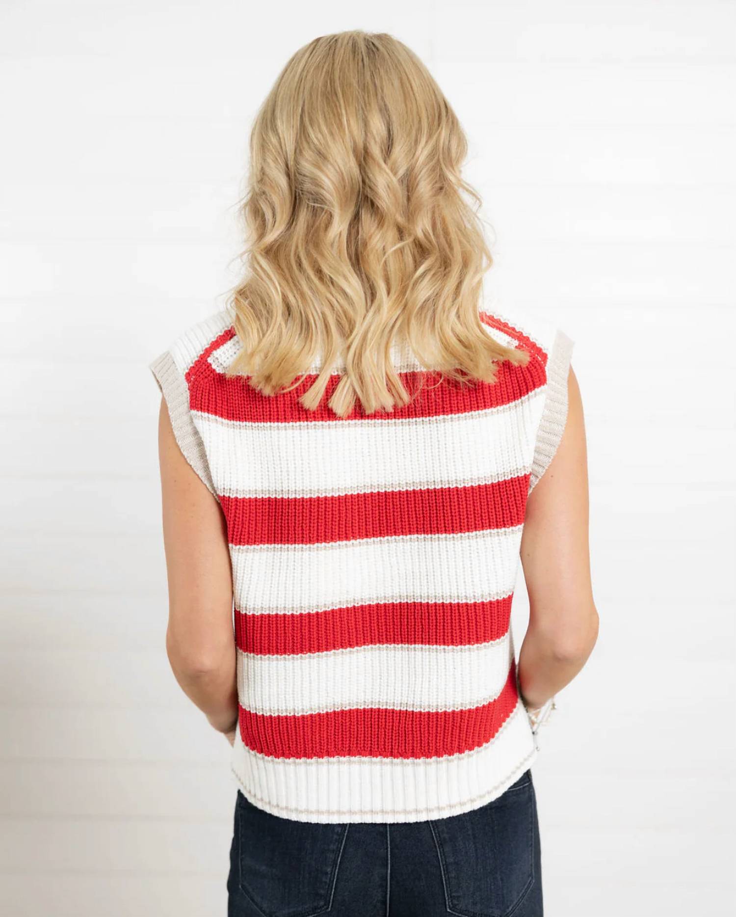 Elan - Hot Summer Sweater Vest