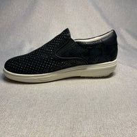 Gravity Defyer Women's Clara Shoe in black - women's flats