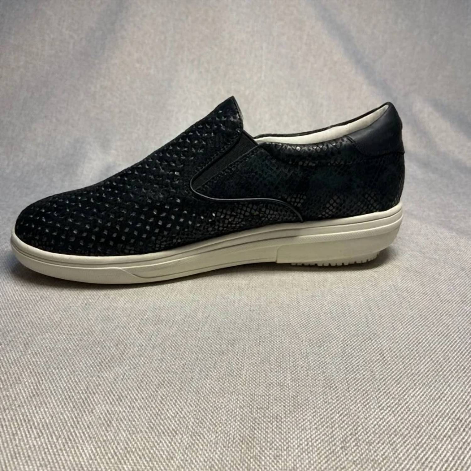 Gravity Defyer Women's Clara Shoe in black - women's flats