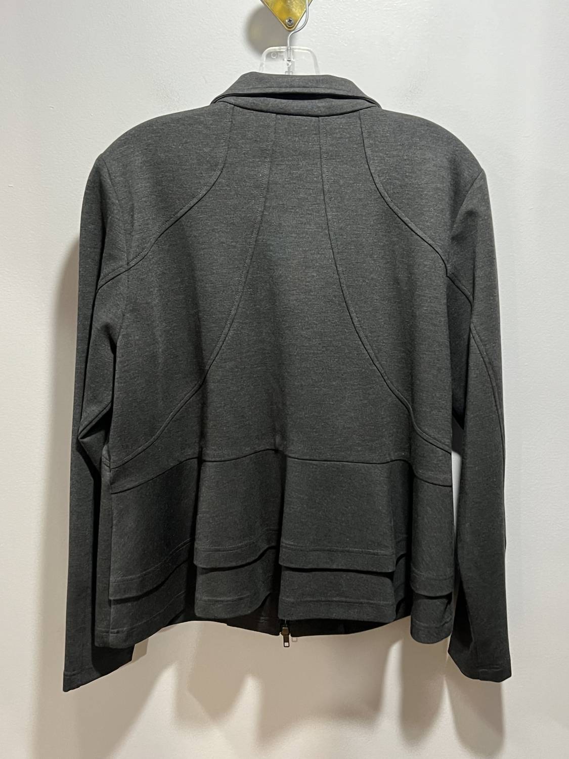 PEACE of CLOTH Women's Alex short jacket in graphite - women's jacket - detail view