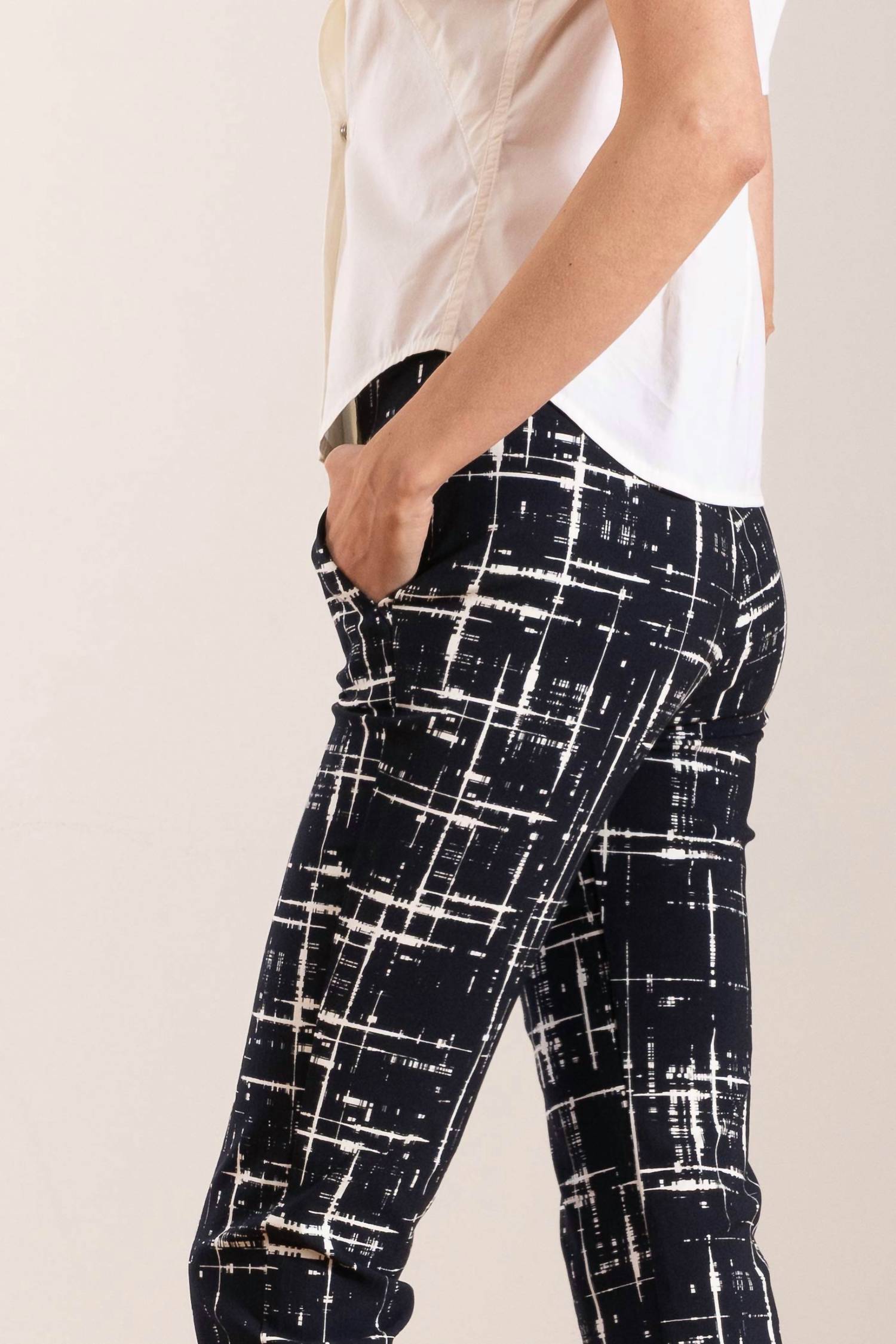 Avenue Montaigne Lulu Straight Cropped Pant in graffiti navy - women's pants - alternate view