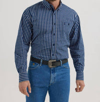 Wrangler - Women's George Strait Small Plaid Shirt