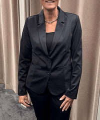 yest Riv Essential Blazer in black - women's jacket