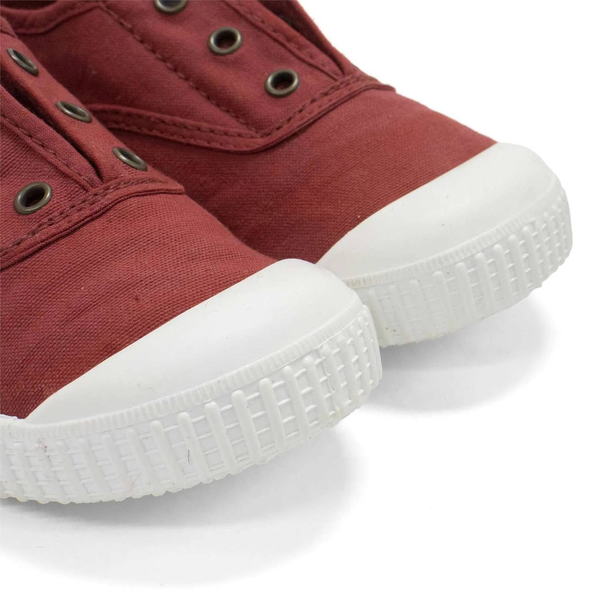 Victoria - Boy's 1915 Inglesa Slip-on Canvas Shoes