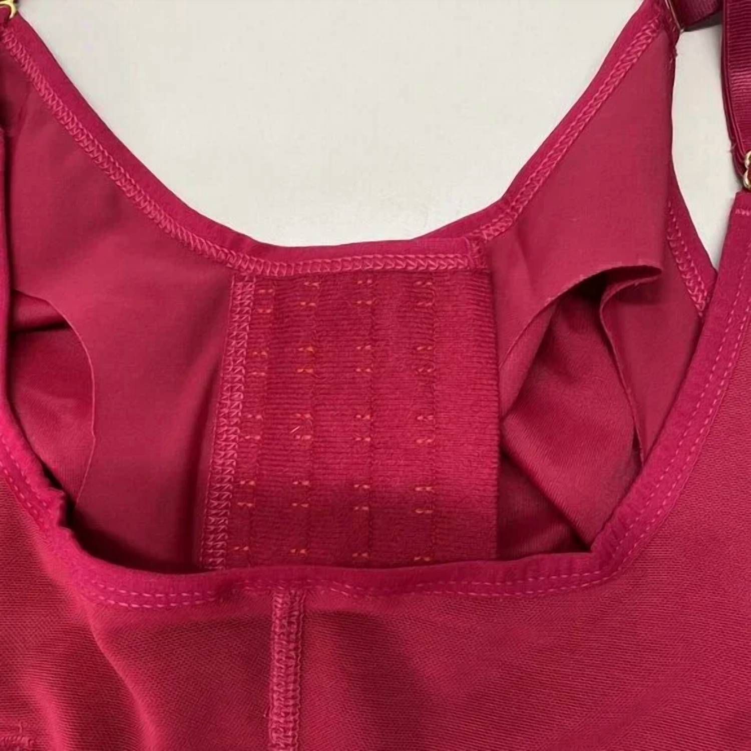 Tributo - Women's Thin Strap Vest With Bra