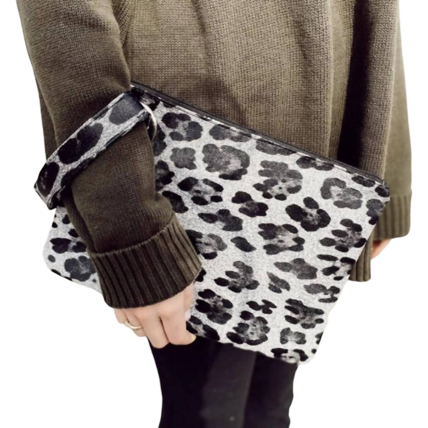 Pretty Simple - Leopard Wristlet Clutch