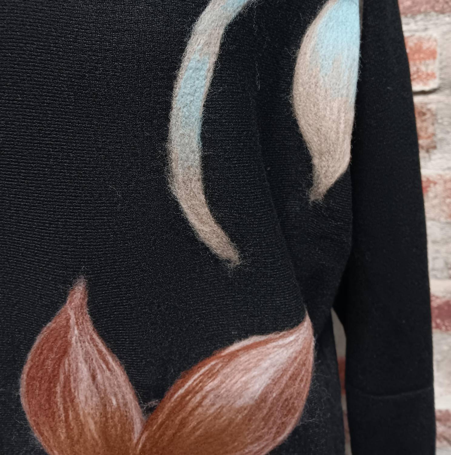 Keren Hart - Floral Embroidered Pullover