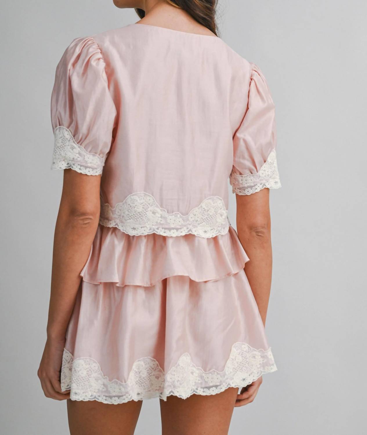 Mable - Marybeth Scalloped Lace Trim Crop Top And Shorts Set