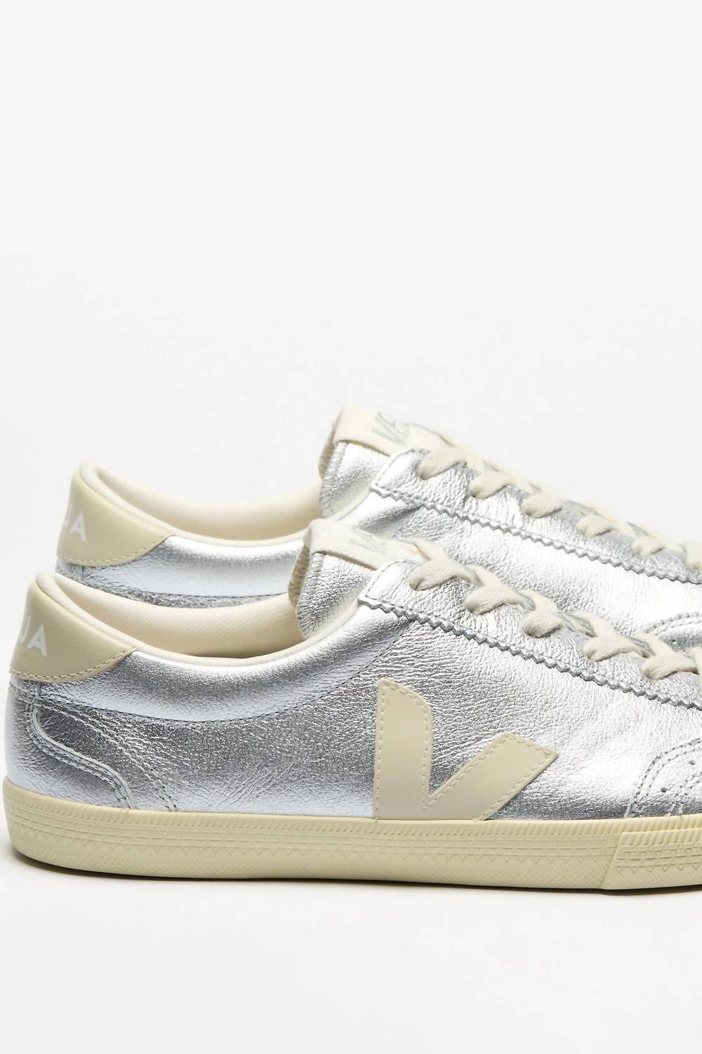 Veja - Women's Volley Sneakers