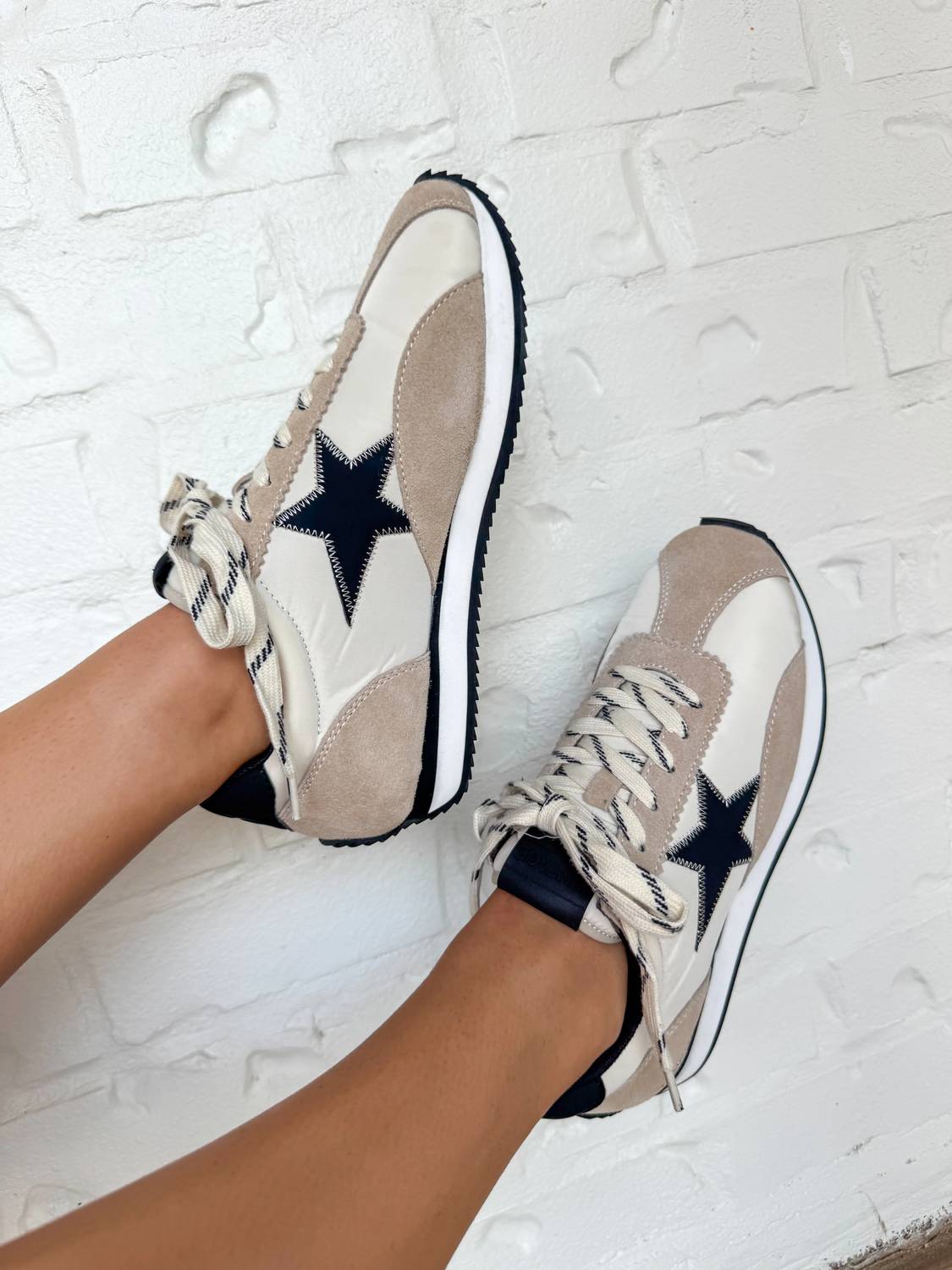 Vintage Havana - Women's Signature Star Retro Sneaker
