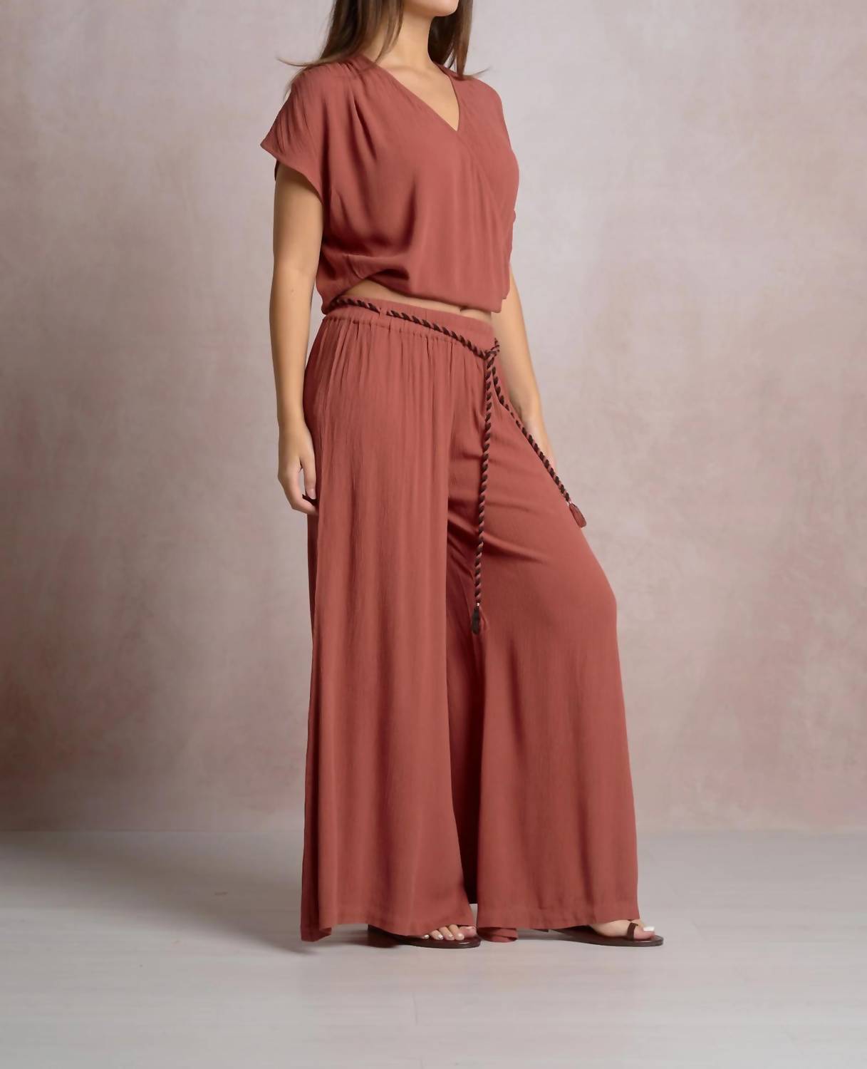 Elan - Short Sleeve V-neck Bubble Hem Top