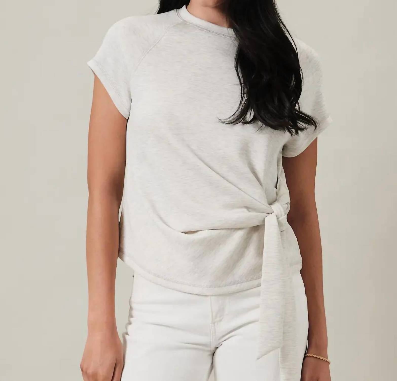 Gilli - Knot Your Average Tee