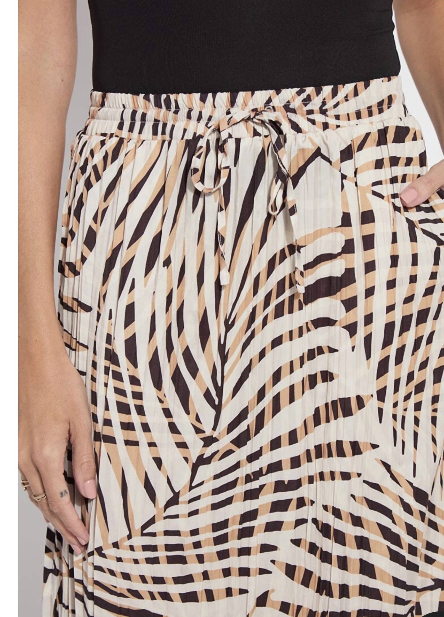 Lysse - the packable pleated skirt