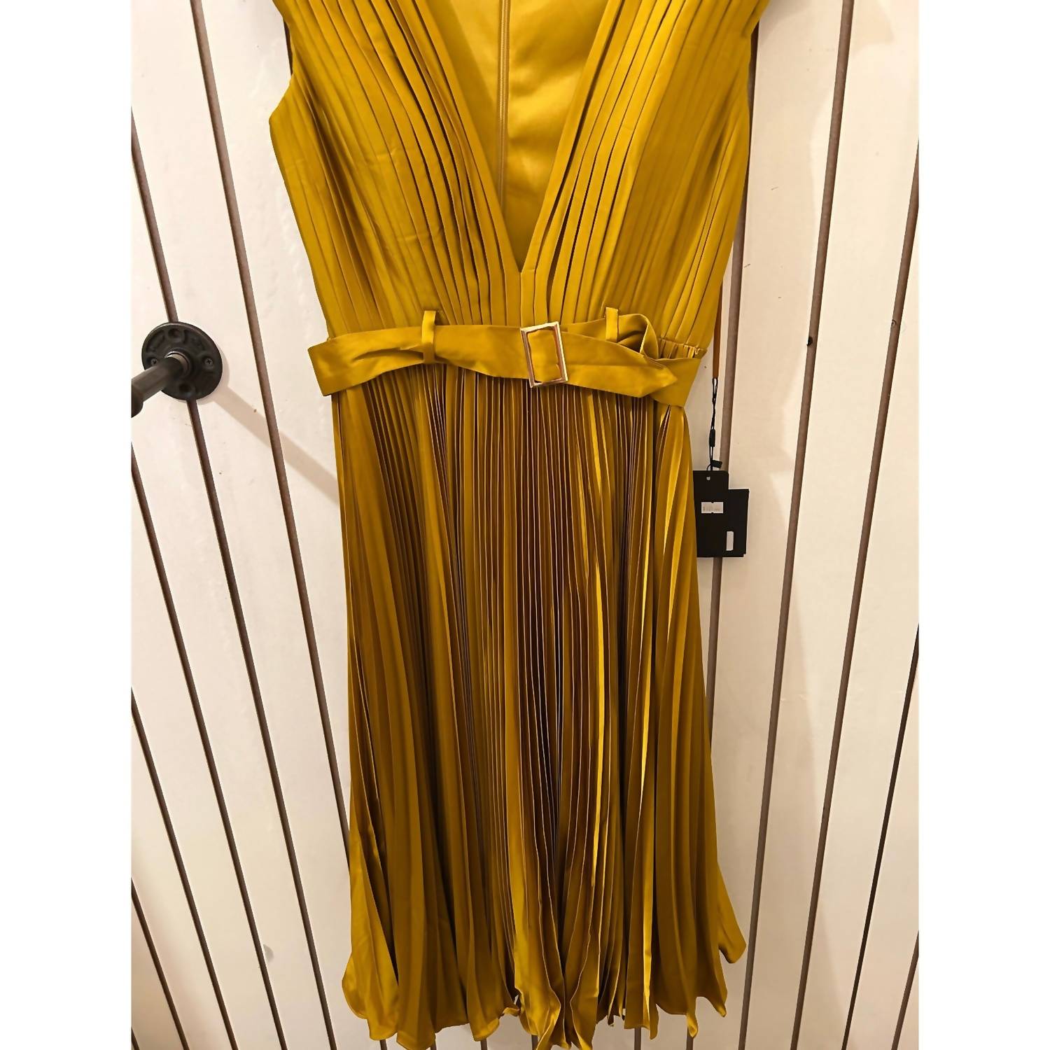 Mac Duggal - Pleated Cap Sleeve Satin Midi Dress