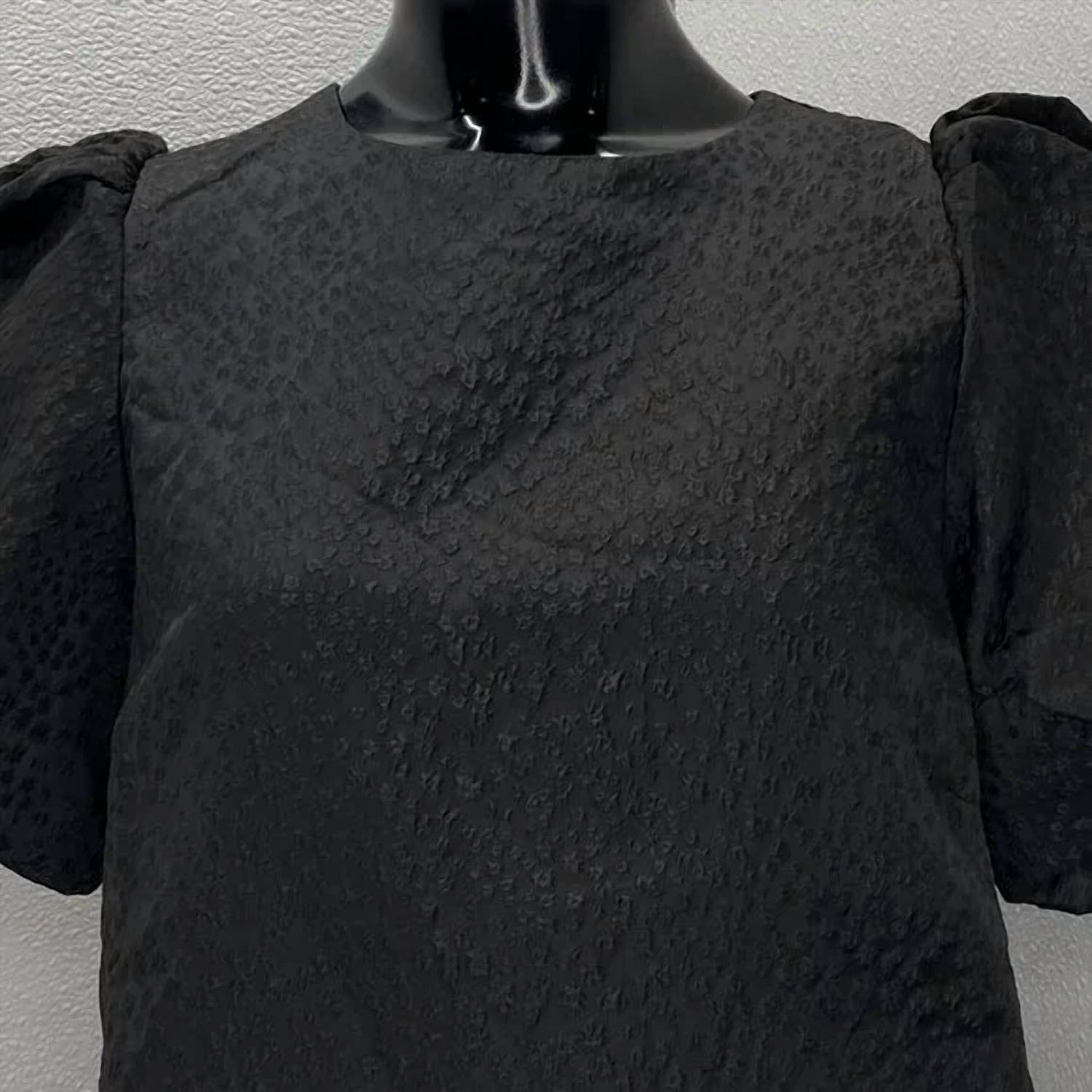 Pomander Place - Women’s Lyla Jacquard Puff Sleeve Blouse