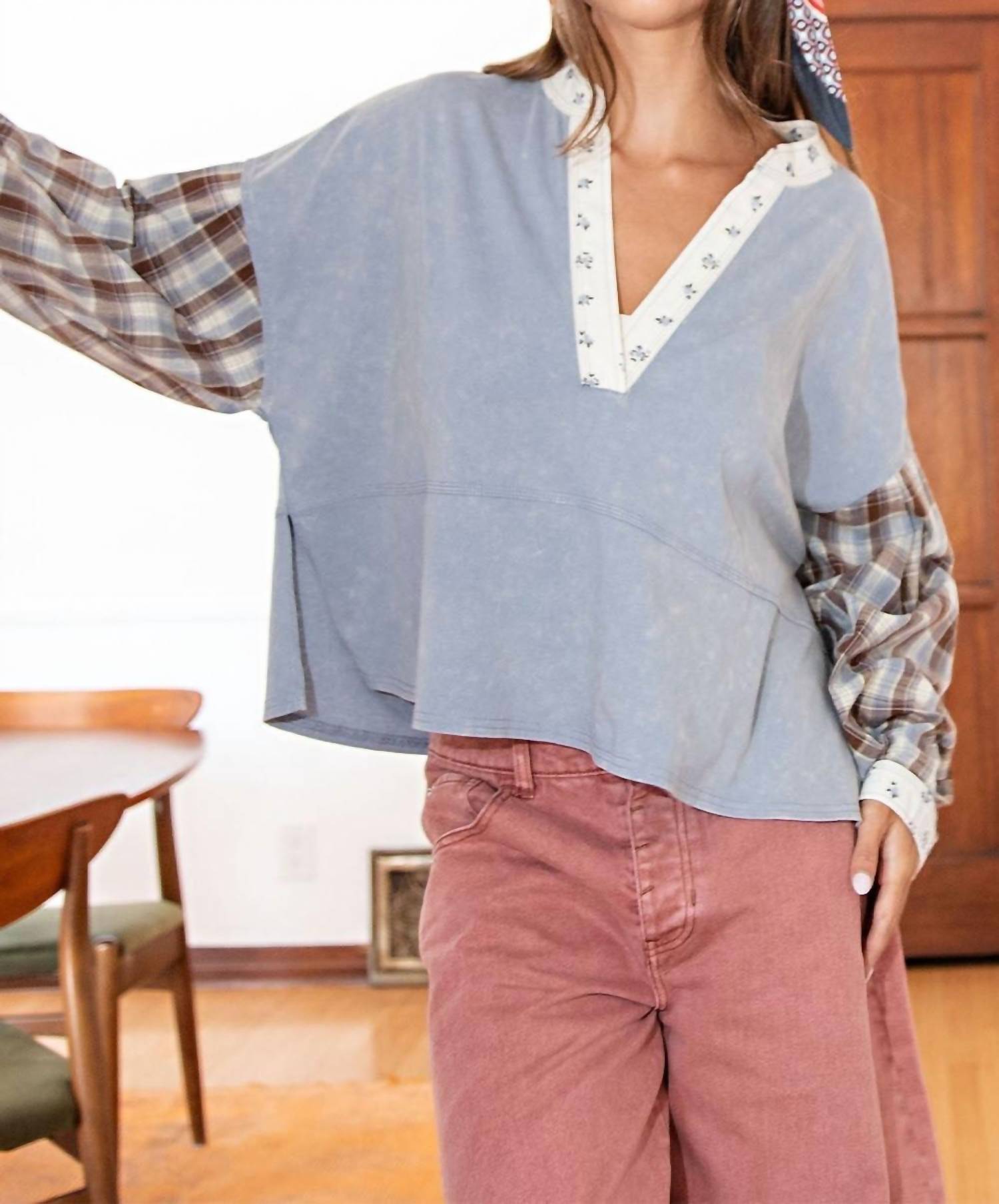 Ee:Some - Stitched in Style Contrast Top