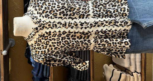 Entro - Women's Animal Print Ric Rac Top