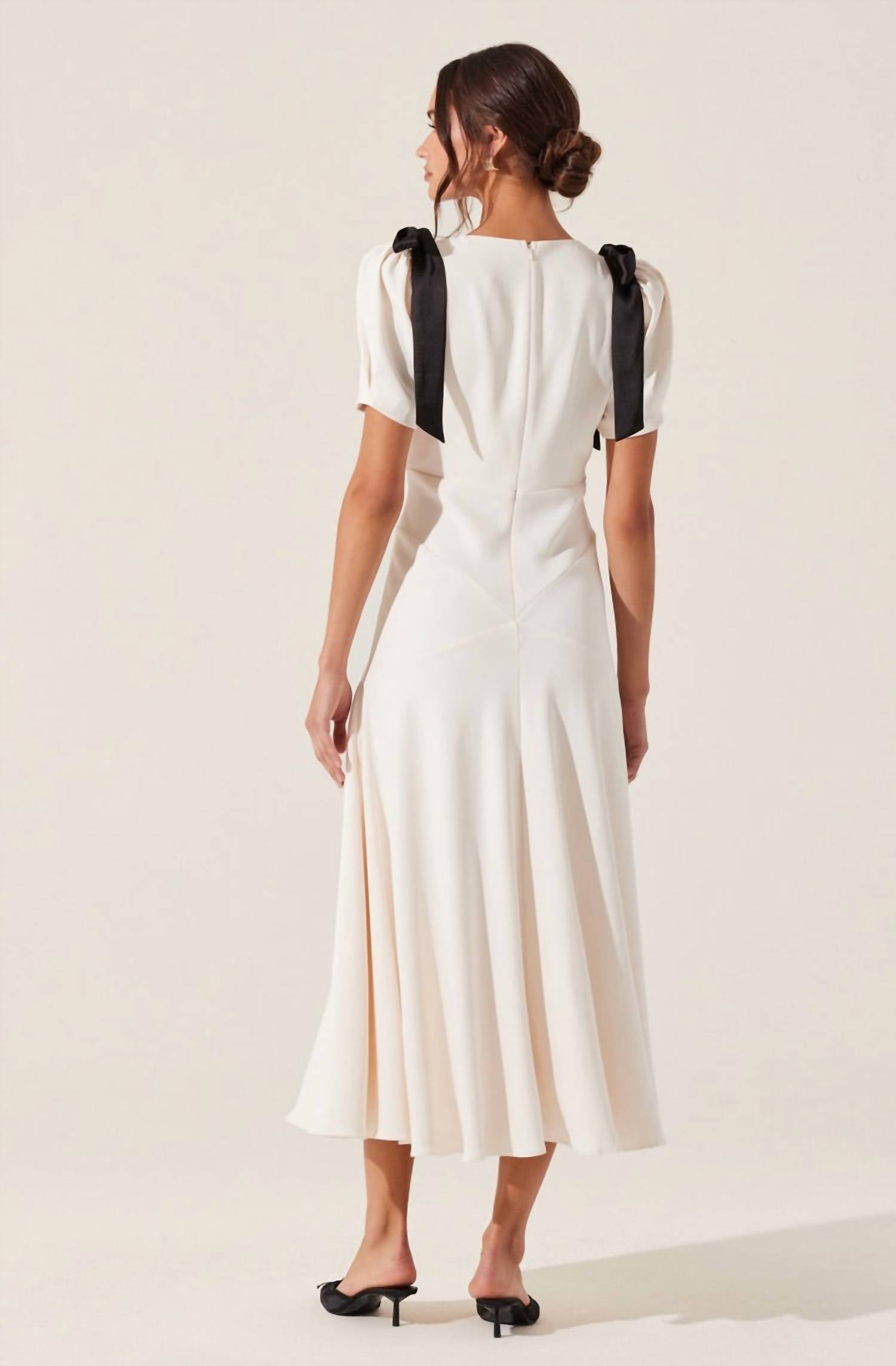 Astr - Sienna V-neck Dress