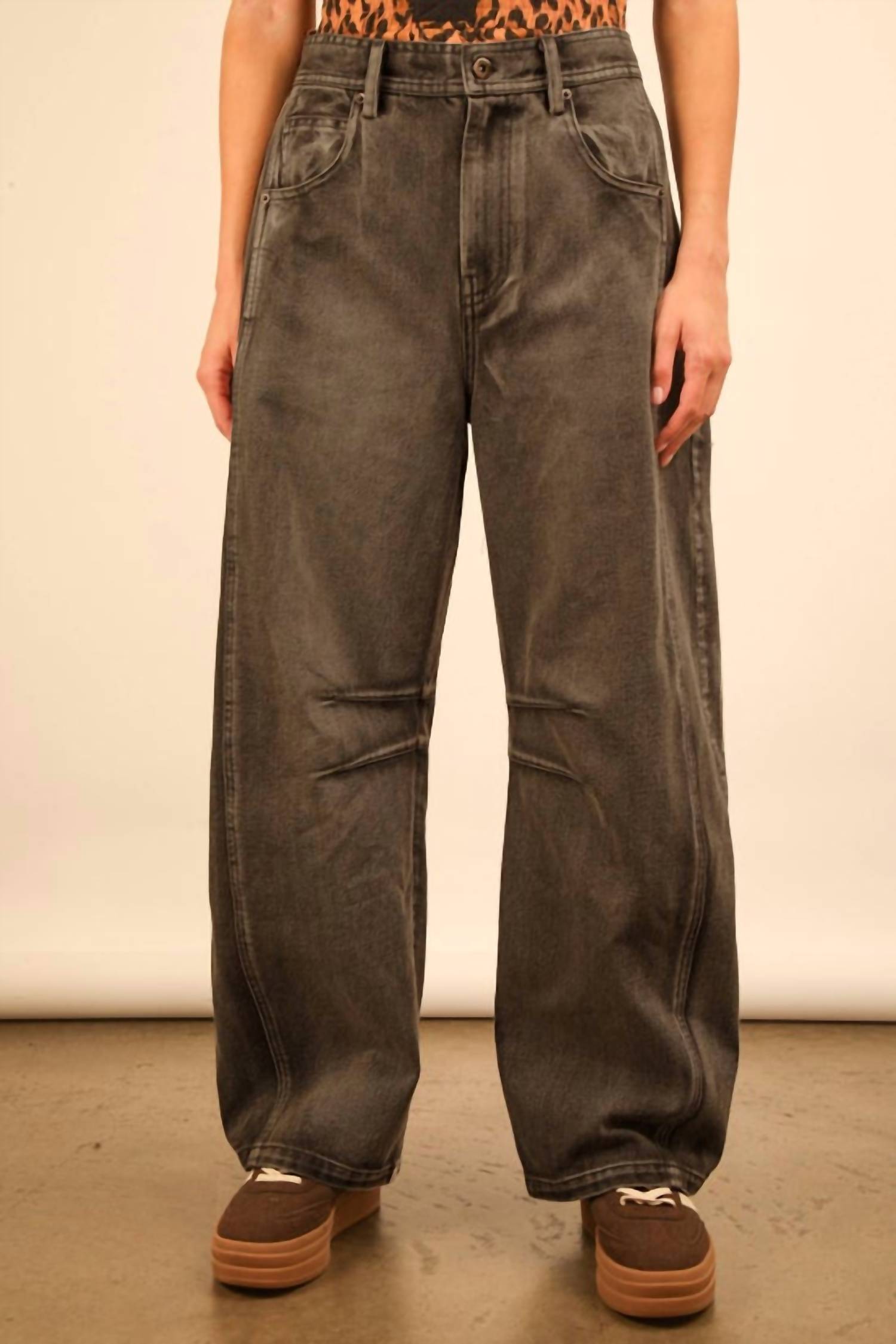 VERY J High-Waisted Barrel Jeans in black - women's jeans - view 5
