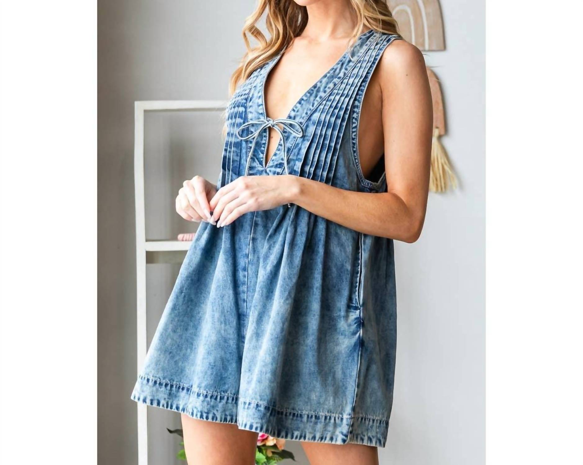 Veveret - Front Pleated V Neck Sleeveless Romper