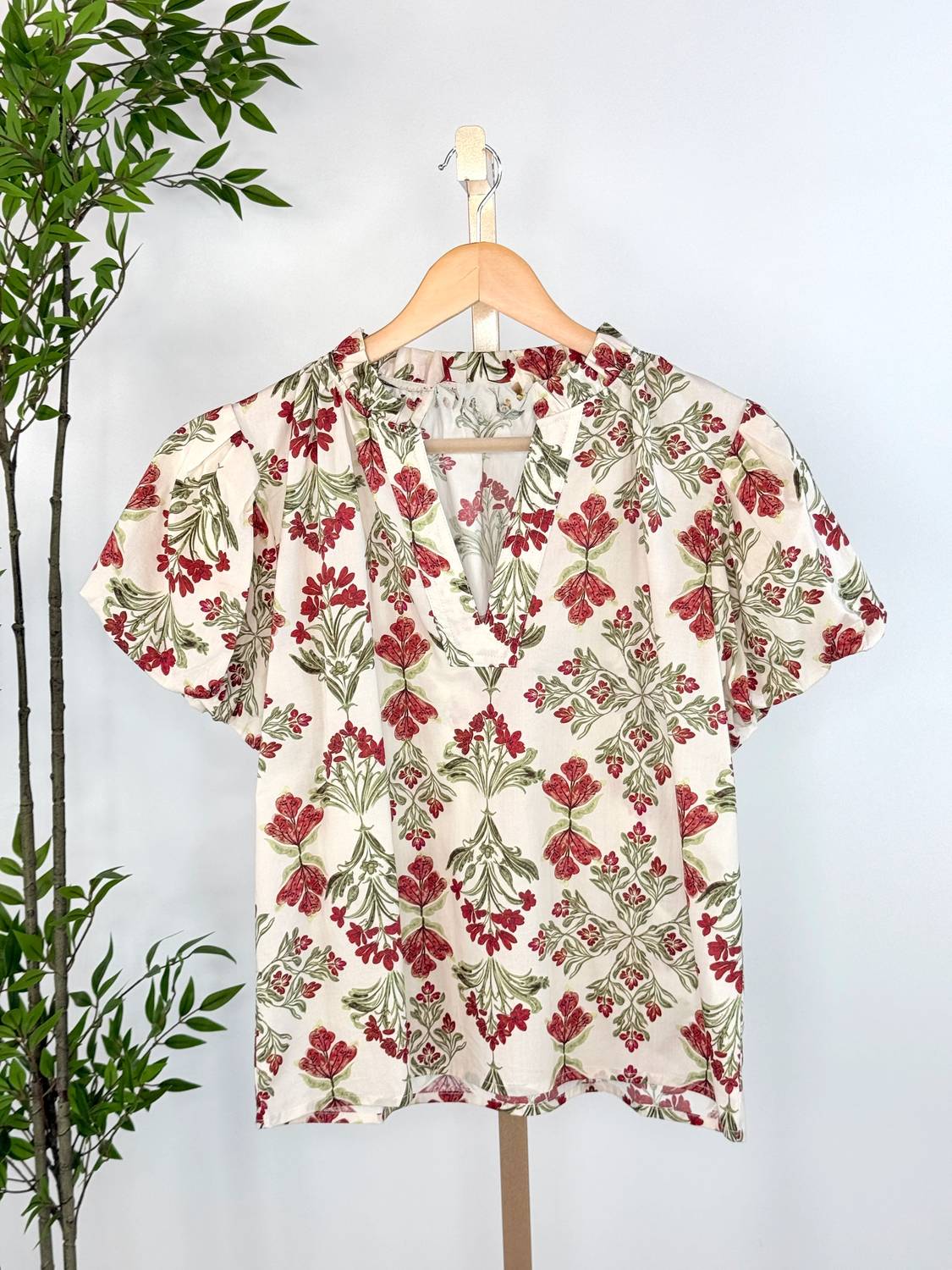 Ellison - Women's Storybook Garden Puff Sleeve Top