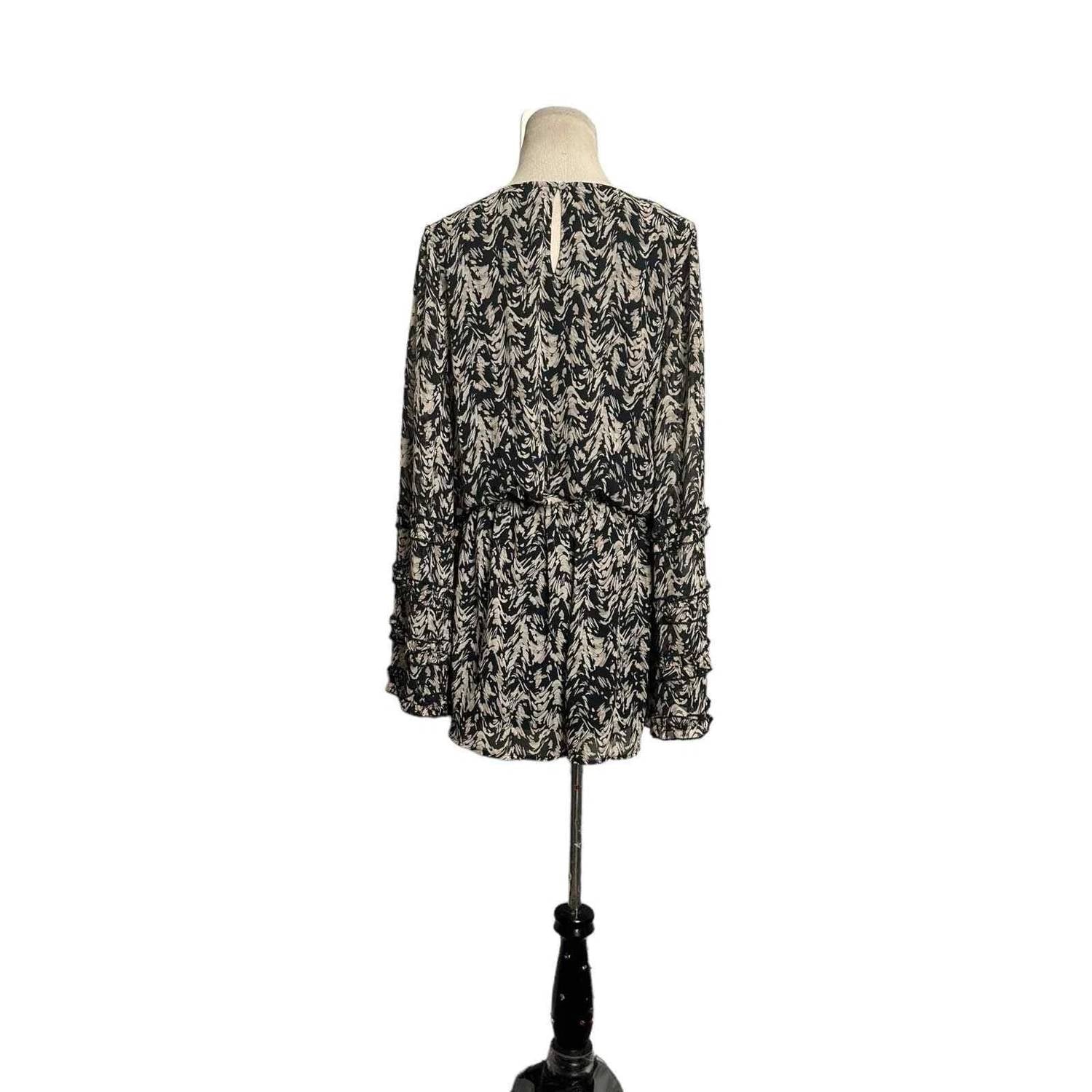 Entro - Women's Print Ruffle Long Sleeve Romper
