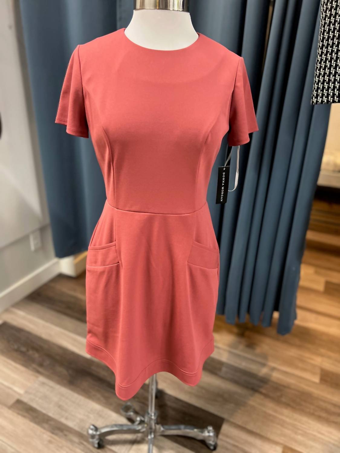 Donna Morgan - Women's Short Sleeves Fit & Flare Mini Dress