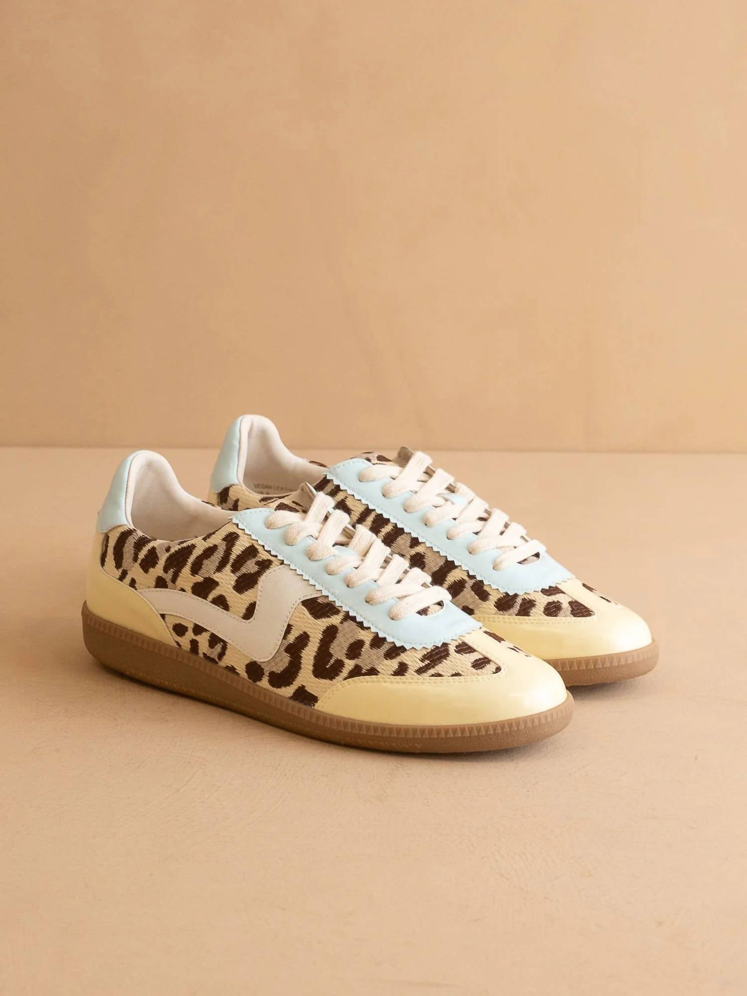 Oasis Society - Women's Kyla Classic Low Top Sneakers