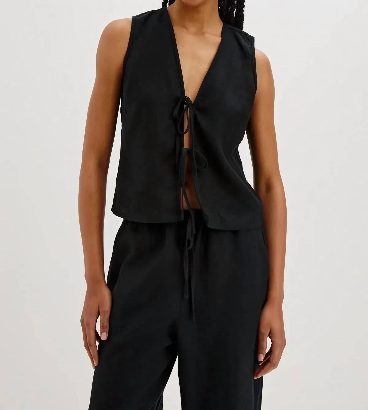 Rails Oregon Cropped Top in black - women's shirt