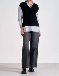 ELAN V-neck Sweater Vest Shirt in black - women's sweater