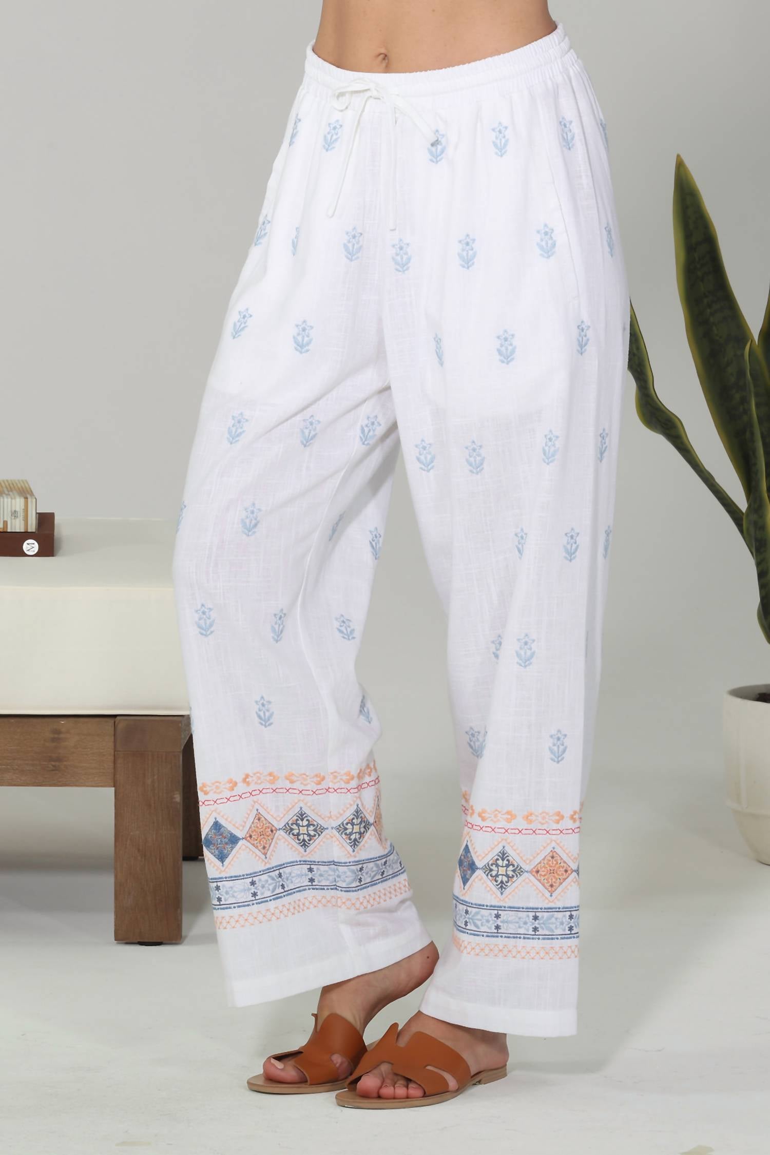 Paparazzi - Linen Blend Embroidered Crop Pant