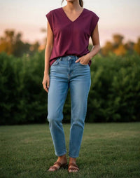 Entro - Women's Sleeveless V-Neckline Top
