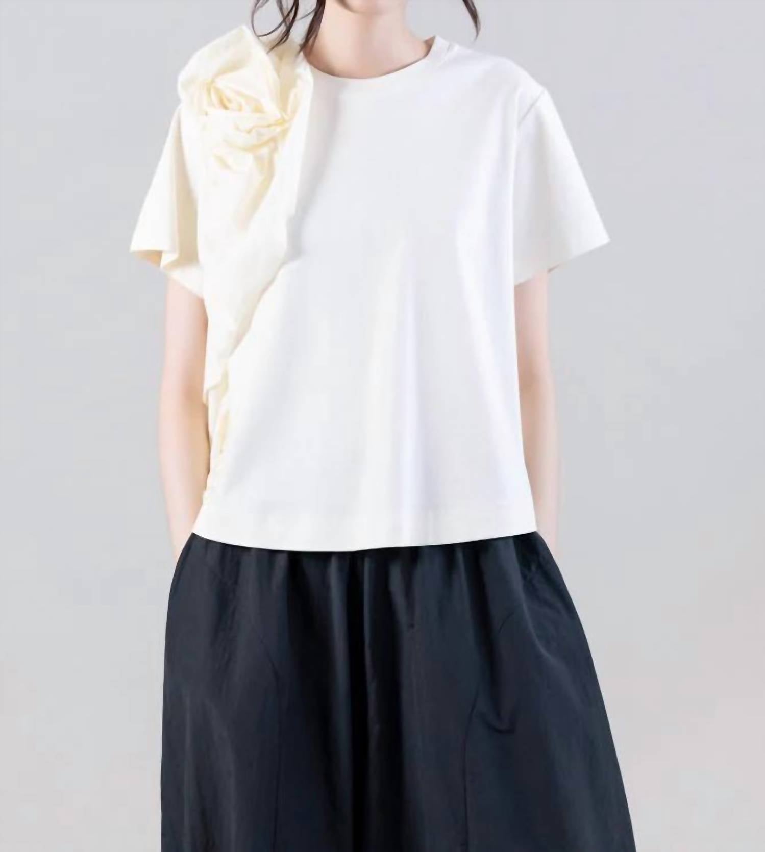 Psophia - Relaxed Fit T-shirt With Flower