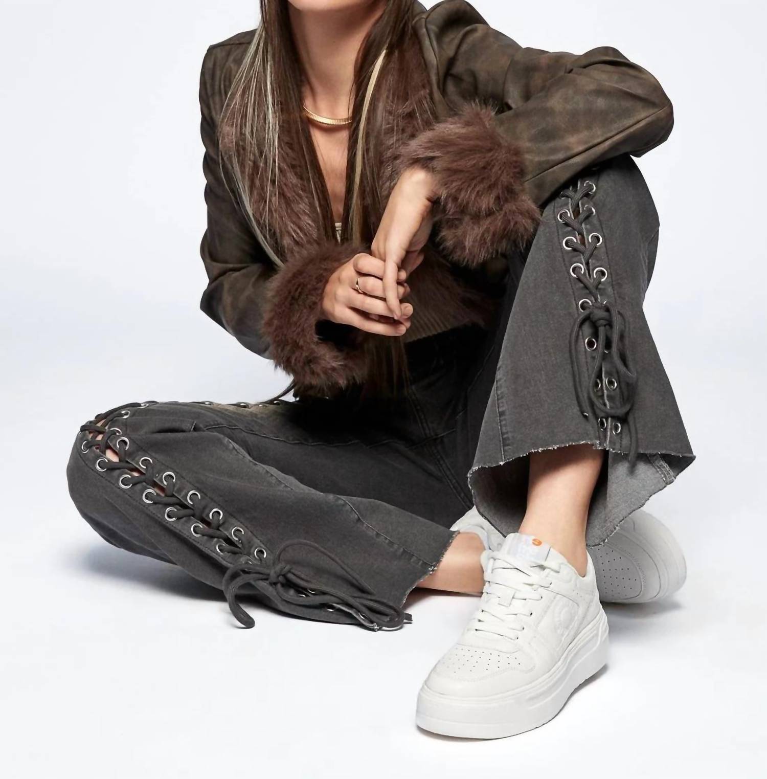 Refresh - Women's Lace-up Sneaker
