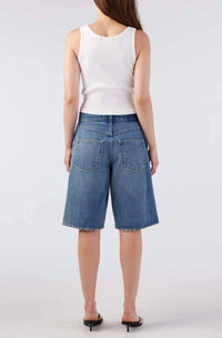 AMO Laura Boyfriend Shorts in offbeat - women's shorts - detail view